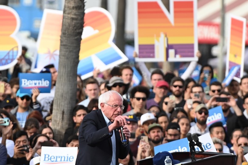 Bernie Sanders na wiecu w Kalifornii /AFP
