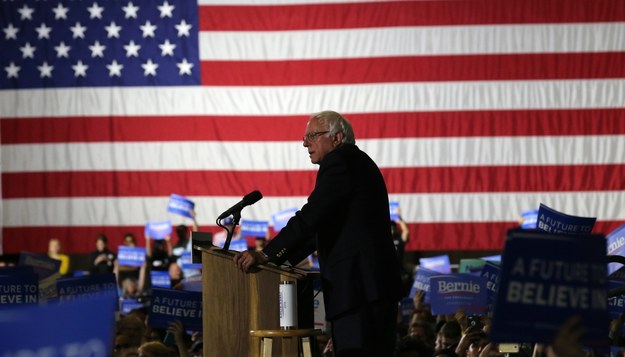 Bernie Sanders oświadczył, że nie zamierza rezygnować z walki o nominację Demokratów /MIKE NELSON /PAP/EPA