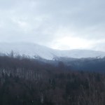 Beskidy: Na Babiej Górze wciąż występuje zagrożenie lawinowe