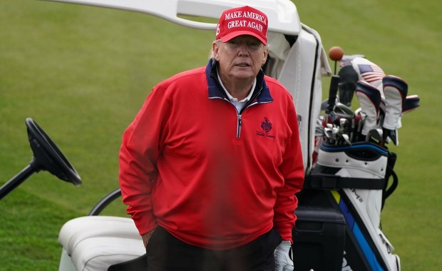 "Bestia" na szkockiej ziemi. Donald Trump leci pograć w golfa 