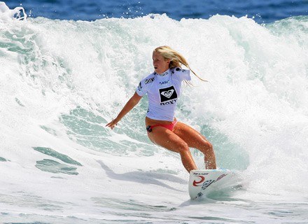 Bethany Hamilton, 16-letnia surferka z Hawajów. Straciła rękę w wyniku ataku żarłacza /AFP