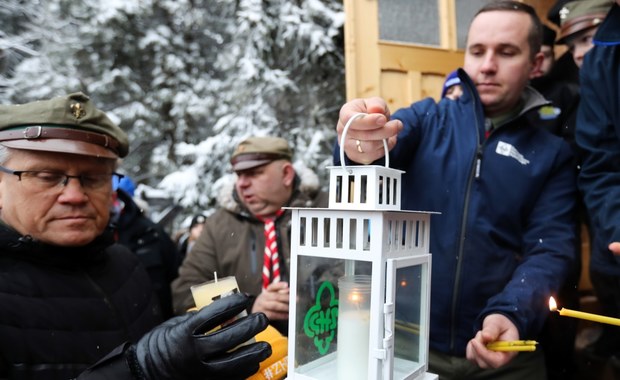 Betlejemskie Światło Pokoju ruszyło w wędrówkę po Polsce [ZDJĘCIA]