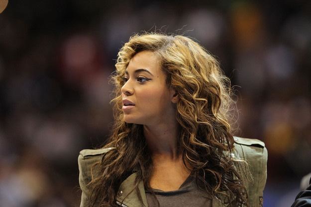 Beyonce promuje ostatnio swój najnowszy singel - "Run The World (Girls)" /AFP
