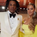 Beyonce w kilku neonowych kreacjach. Na oscarowej scenie towarzyszyła jej córka