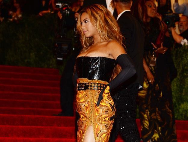 Beyonce w sukni Givenchy: Jest w ciąży? fot. Dimitrios Kambouris /Getty Images/Flash Press Media