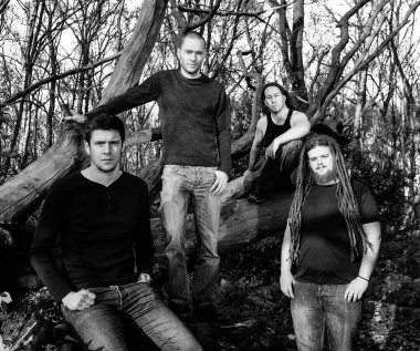 Beyond Grace z kontraktem