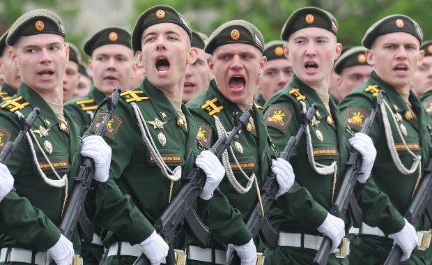 Bez czołgów i rakiet. Skromna parada na Placu Czerwonym