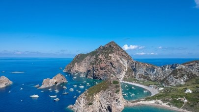 Bez elektryczności, zasięgu i tłumów. Włoska wyspa, na której odpoczniesz od świata