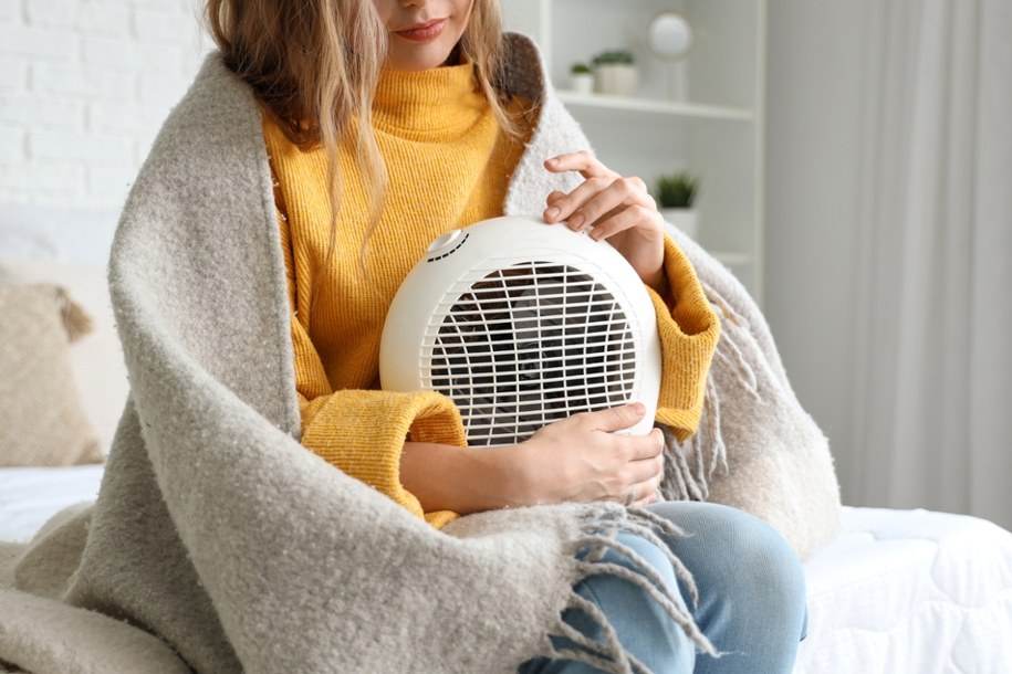 Bez grzejnika i bez kosztów – tak ogrzejesz sypialnię zimą /Shutterstock