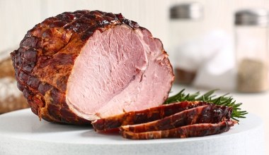 Bez konserwantów i polepszaczy. Domowa szynka na święta ze starego przepisu