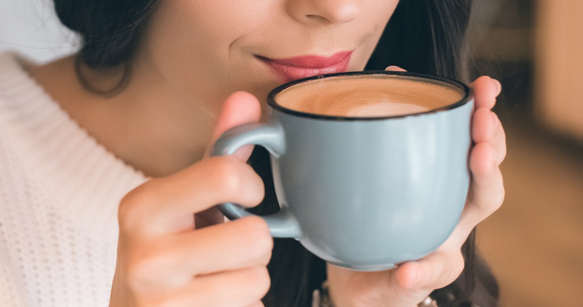 Bez kubka pysznej kawy wiele osób nie wyobraża sobie dnia. /123RF/PICSEL