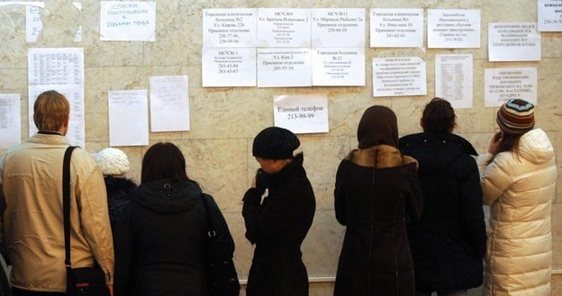 Bez pracy zostanie 3 nln młodych ludzi /AFP