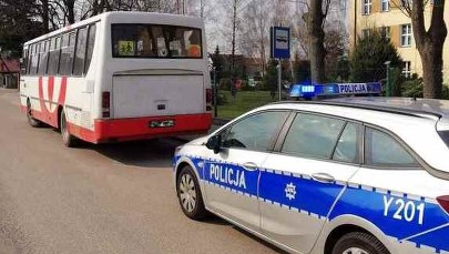 Bez prawa jazdy kierował autobusem i był poszukiwany przez policję