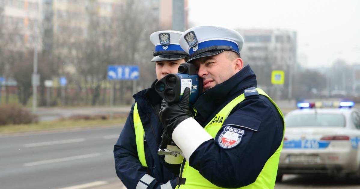 Bez uiszczenia opłaty ewidencyjnej kierowca nie odzyska zatrzymanego czasowo prawa jazdy /Adam STASKIEWICZ/East News /Agencja SE/East News