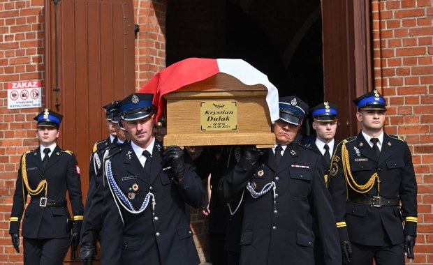 "Bez wahania rozpoczął walkę z ogniem". Ostatnie pożegnanie tragicznie zmarłego strażaka