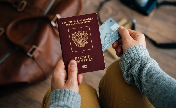 Bez wniosku o unijny azyl dla Rosjan. KE ma zaktualizować wytyczne wizowe