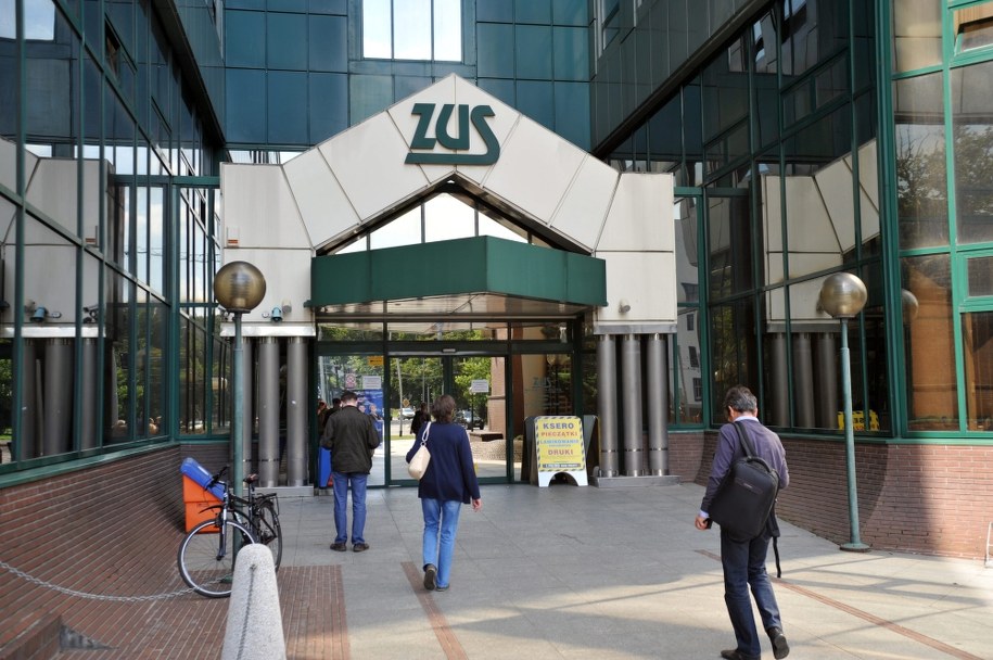 Bez wyroku sądu ZUS nie odda pieniędzy tym, którzy zapłacili zaległe składki przed uchwaleniem abolicji /Fot. Marcin Bielecki /PAP