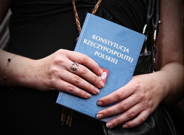 Bez zmiany zapisów konstytucji nie można mówić o przyjęciu euro, fot. Jacek Waszkiewicz /Reporter