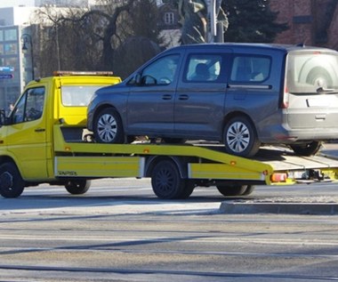 Bezczelnie kradli auta "na lawetę". Co to znaczy i jaka to metoda? 