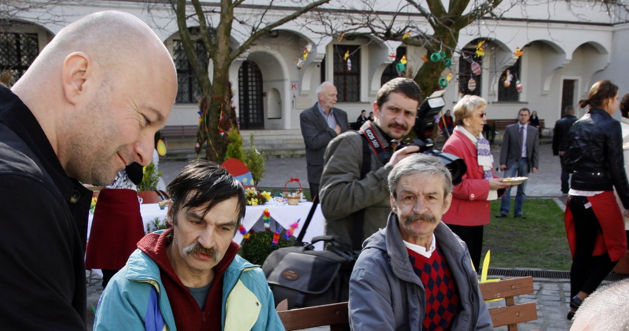 Bezdomni i potrzebujący spotkali się na wielkanocnym śniadaniu