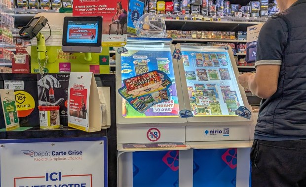 Bezdomni skradzioną kartą zapłacili za zdrapkę. Była warta pół miliona euro