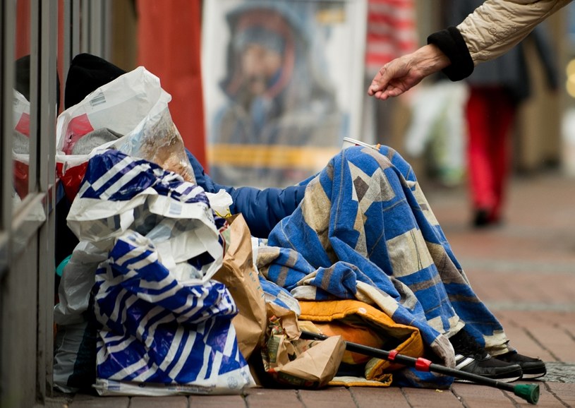 Bezdomność w Niemczech staje się realnym problemem /JAN-PHILIPP STROBEL / DPA  /AFP