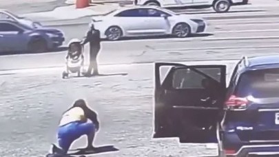 Bezdomny bohaterem mediów. Zatrzymał wózek, uratował dziecko [FILM]