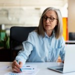 Bezdzietne kobiety będą pracowały dłużej? Kontrowersyjna petycja w Kancelarii Prezydenta