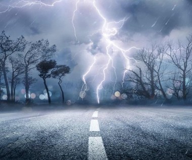 Bezpieczeństwo podczas burzy: Czy samochód może być naszą arką Noego?