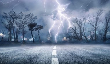 Bezpieczeństwo podczas burzy: Czy samochód może być naszą arką Noego?