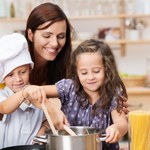 Bezpieczne gotowanie: Co zrobić, jeśli oparzymy się w kuchni?