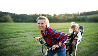Bezpieczne i zdrowe przewożenie dzieci na fotelikach rowerowych. Fakty i mity