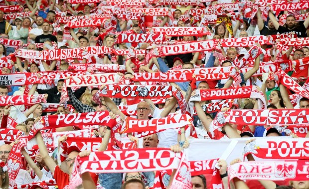 Bezpłatna komunikacja i zamknięte ulice. Warszawa szykuje się na mecz Polaków