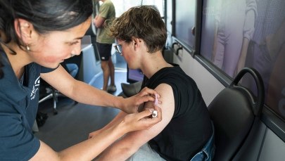 Bezpłatne szczepienia przeciw HPV dla nastolatków. Jak się zapisać?
