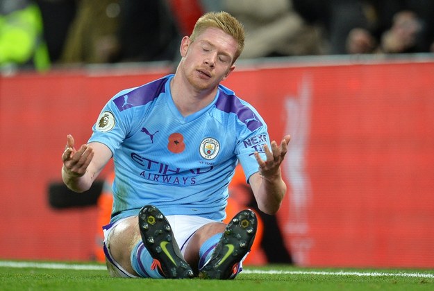 Bezradny Kevin De Bruyne podczas meczu Liverpool - Manchester City /PETER POWELL   /PAP