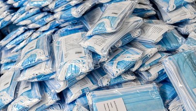 Bezużyteczne maseczki za 5 mln zł? "Gazeta Wyborcza" o kulisach zakupów resortu zdrowia