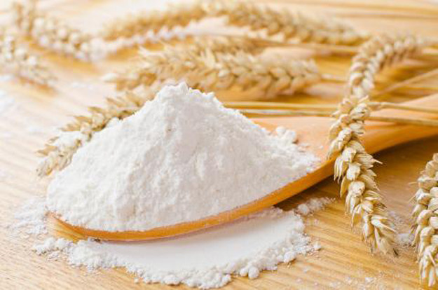 Biała mąka a zdrowie /© Photogenica
