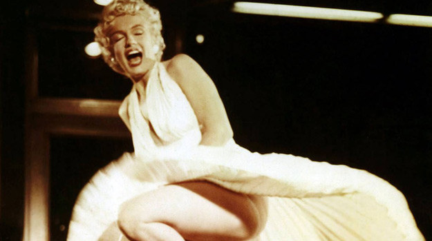 "Biała, podwiewana sukienka" Marilyn Monroe idzie pod młotek /materiały prasowe