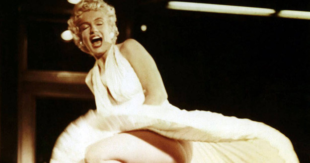 "Biała, podwiewana sukienka" Marilyn Monroe idzie pod młotek /materiały prasowe