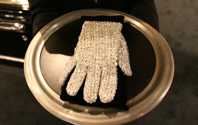 Biała rękawiczka Jacksona &nbsp; /Splashnews