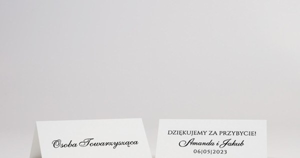 Biała winietka z czarnym nadrukiem to ponadczasowy wzór /materiały promocyjne