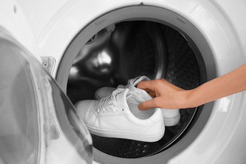 Białe buty /&copy;123RF/PICSEL