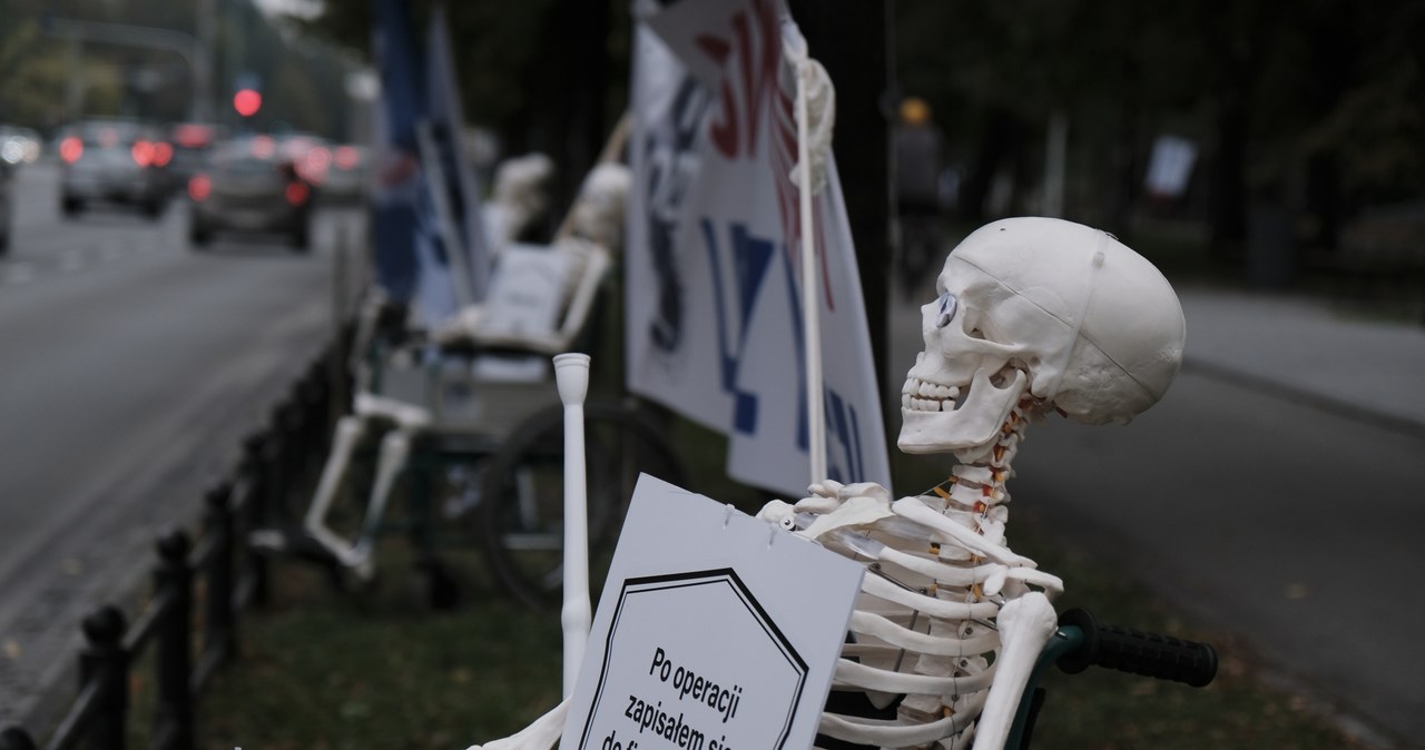 Białe miasteczko 2.0: Medycy czekają na premiera. „Proszę się nie bać”