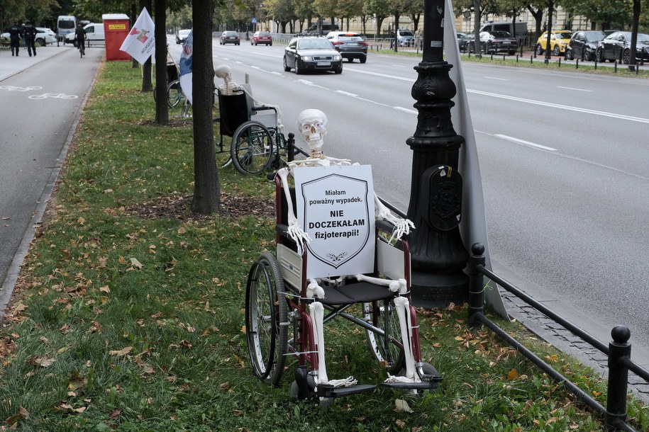 Białe miasteczko stoi przed kancelarią premiera od soboty /Mateusz Marek /PAP