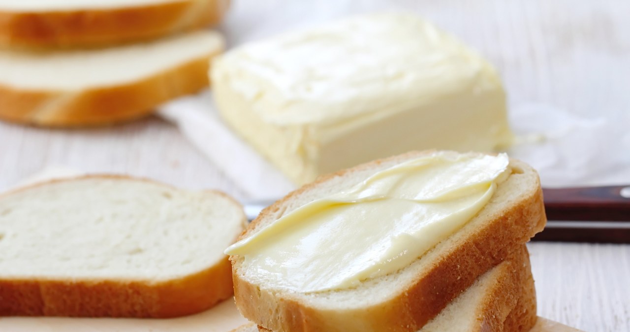 Pão branco e manteiga ainda são uma combinação favorita de muitos pauls. Infelizmente, essas dietas se esforçam para o pâncreas e levam à aterosclerose / 123rf / pixel