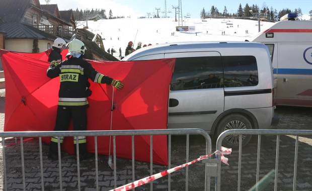 Białka Tatrzańska: Drewniana konstrukcja przygniotła kobietę i chłopca