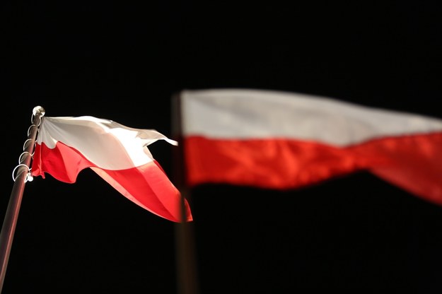 Biało-czerwona flaga /Leszek Szymański /PAP