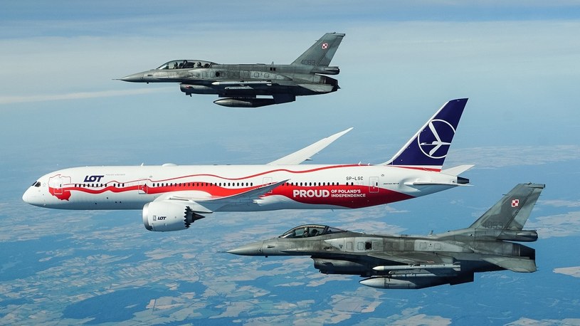 Biało-czerwone Boeingi LOT-u z okazji 100–lecia odzyskania niepodległości /Geekweek