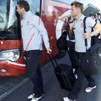 Piłkarze w drodze na lotnisko w Gdańsku