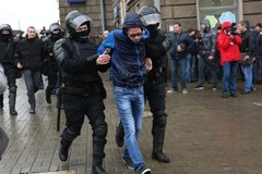 Białoruś: Milicja rozproszyła protest z okazji Dnia Wolności